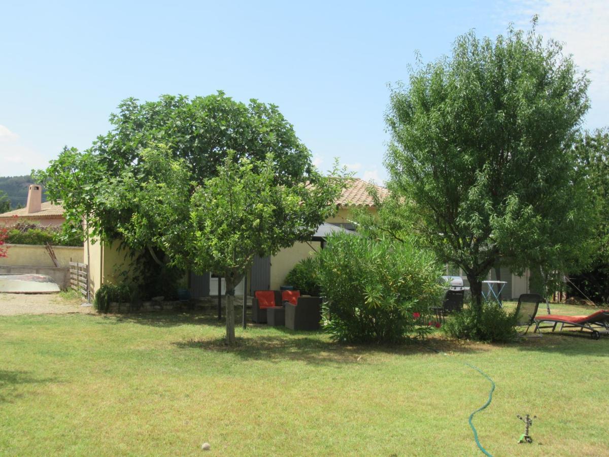 Vila Le Cabanon Des Hirondelles Villecroze Exteriér fotografie