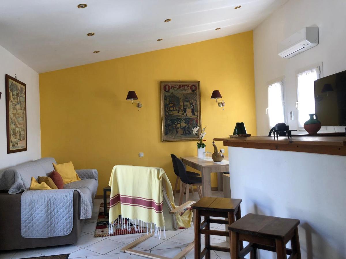 Vila Le Cabanon Des Hirondelles Villecroze Exteriér fotografie
