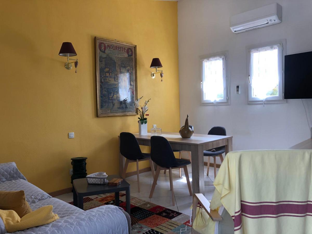 Vila Le Cabanon Des Hirondelles Villecroze Exteriér fotografie