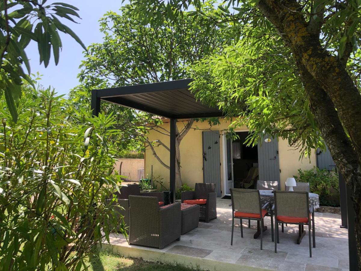 Vila Le Cabanon Des Hirondelles Villecroze Exteriér fotografie