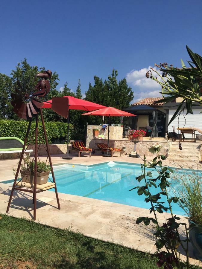 Vila Le Cabanon Des Hirondelles Villecroze Exteriér fotografie